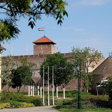 Vár-Torony Apartman Gyula Zewnętrze zdjęcie